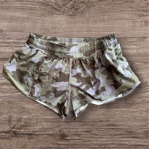 Lululemon Hotty hot 2.5 shorts